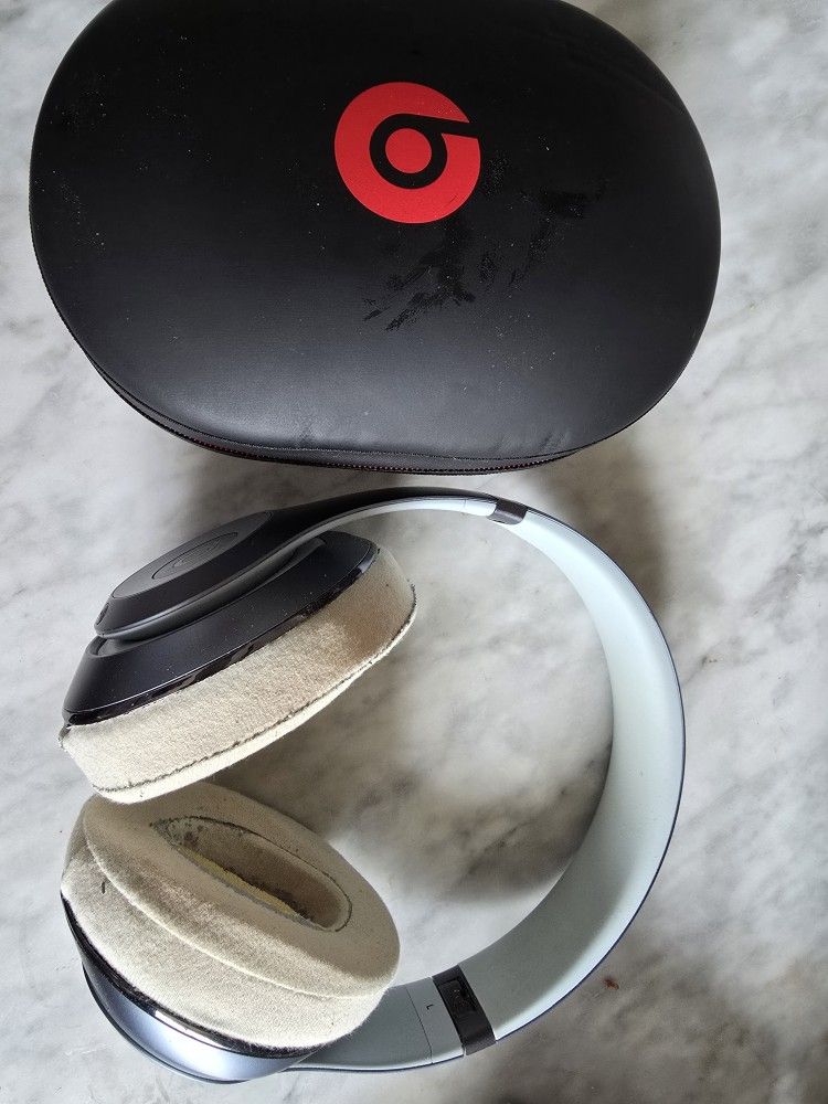 Beats by Dr. Dre Studio 2 Wireless Headphones B0501