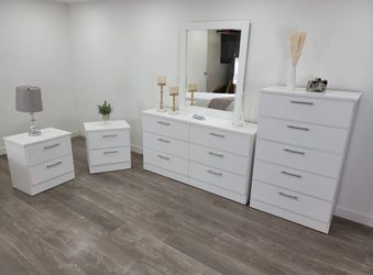 Dresser Whit Mirror,  Chest And 2 Nightstands  - Cómoda Con Espejo,  Gavetero Y 2 Mesitas de noche