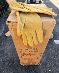 Work Gloves Sz. Medium. Only $1 Per Dozen!