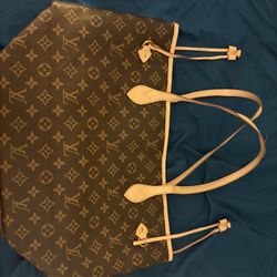 Articles De Louis Vuitton 101. Champs Elyees Paris