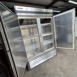 Commercial Refrigerator - Master-bilt