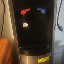 Frigidaire Water Cooler / Dispenser 