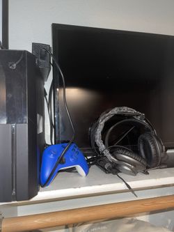 Xbox One With Wireless Controller And Headset