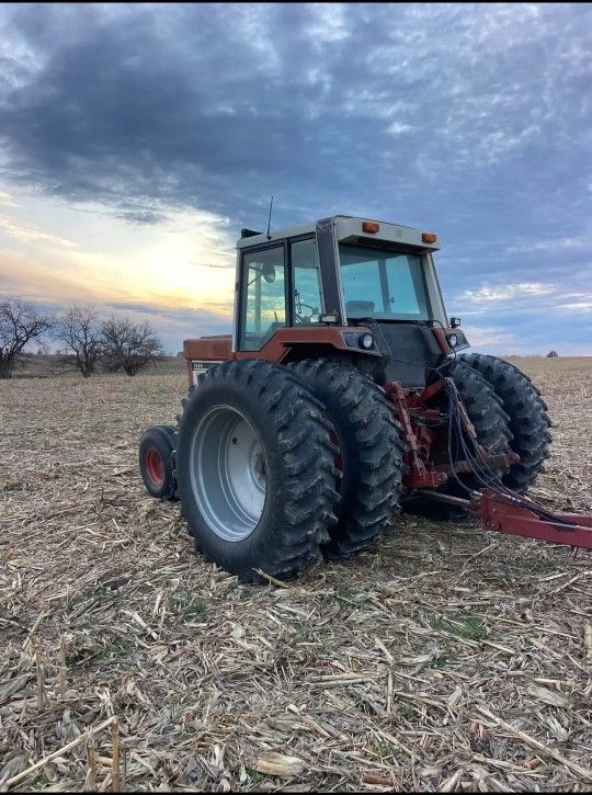 1586 International Tractor