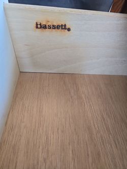 Bassett Dresser (5) excellent condition