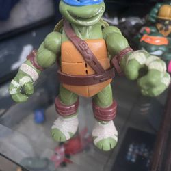 Teenage Mutant Ninja Turtle Leonardo Action Figure