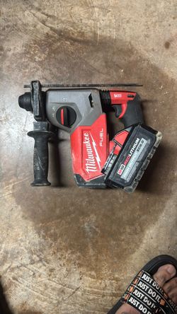 Milwaukee Hammer Drill With Battery