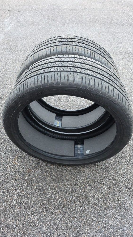 Pirelli Scorpion Zero All Season 265/35 R22 (2 tires) – 9/32 tread, excellent