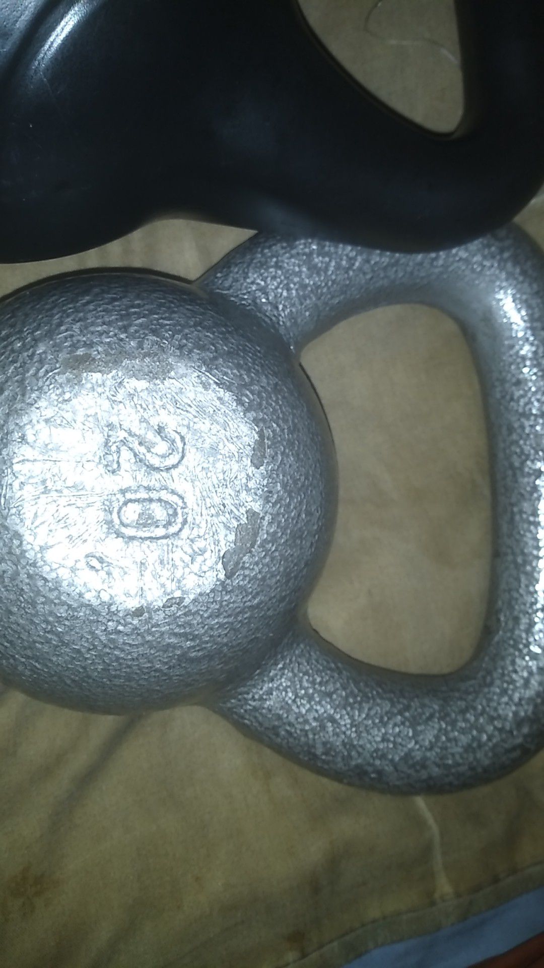 Two kettlebell one 20 other one 10