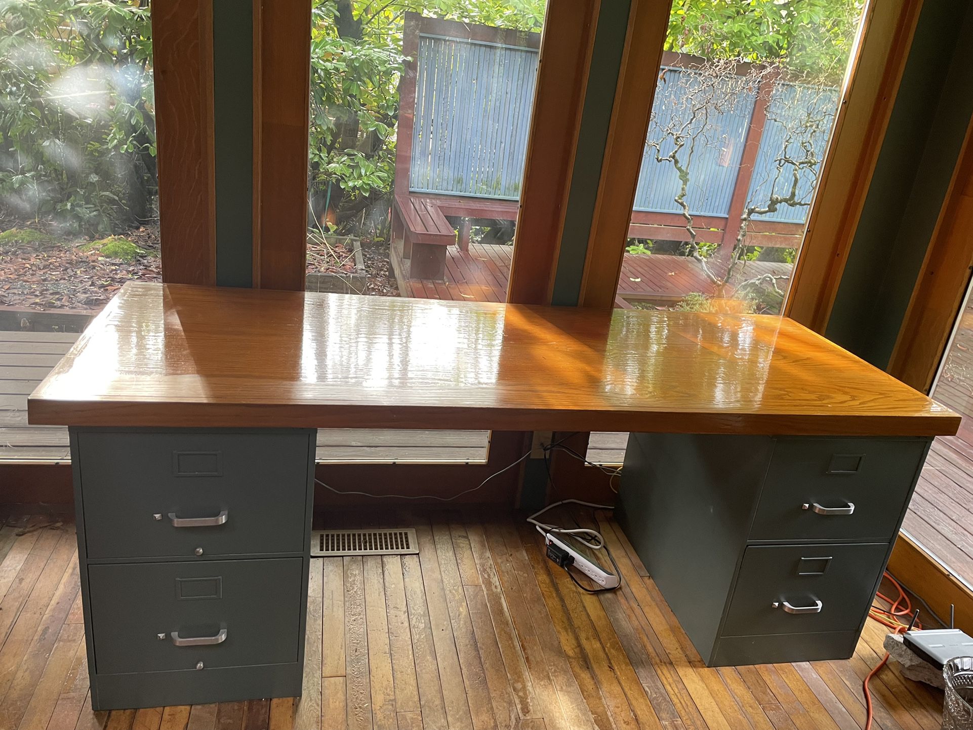 Desk With Filing Cabinets 