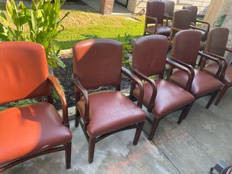 Beautiful brown chairs 🪑
