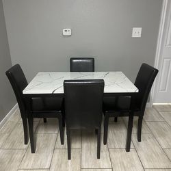 Dining table 4 chairs / NEED GONE ASAP