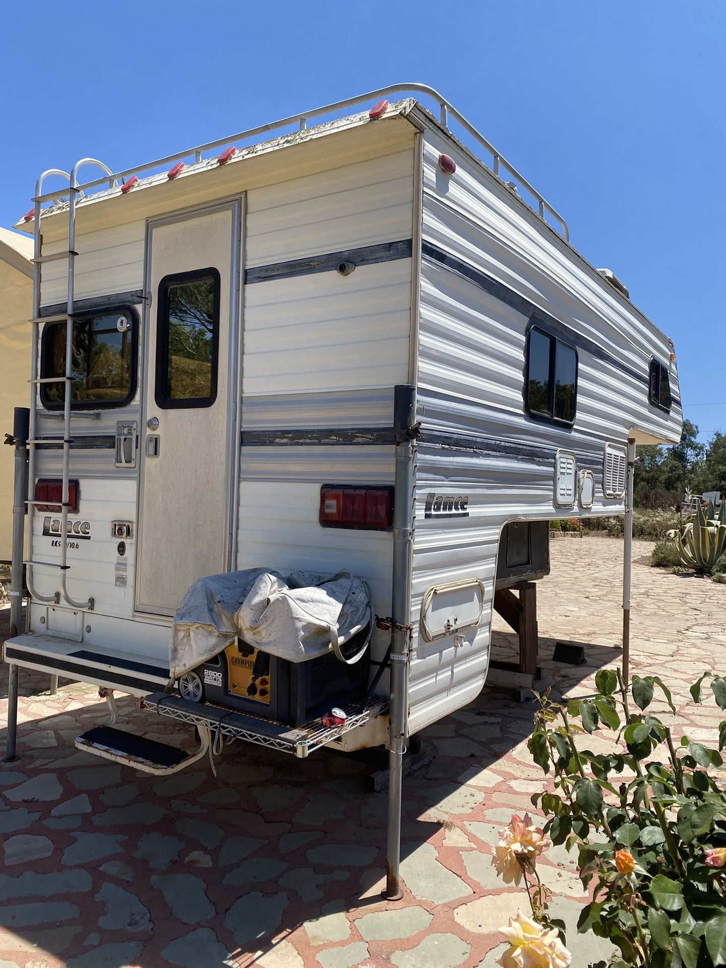 1989 Lance LC 580 Extended Cab 10.6’