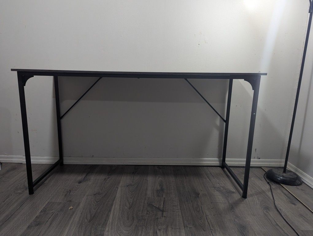 Sleek and modern desk — $70 o.b.o