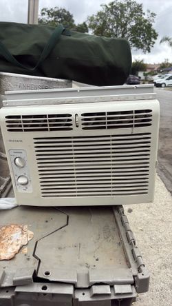 Frigidaire 5,000 BTU window air conditioner