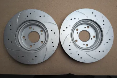 Front Drilled Slotted Rotors and Ceramic Brake Pads Kit 2005-2006 Honda CR-V
