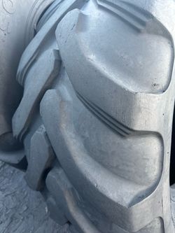 19.5-24 Hercules tractor tire