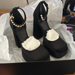 Versace Heels Great Condition First Buyer Gets Glasses On Top 
