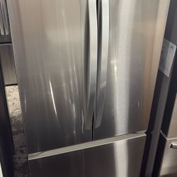 LG FRENCH DOOR 33” Wide Refrigerator 