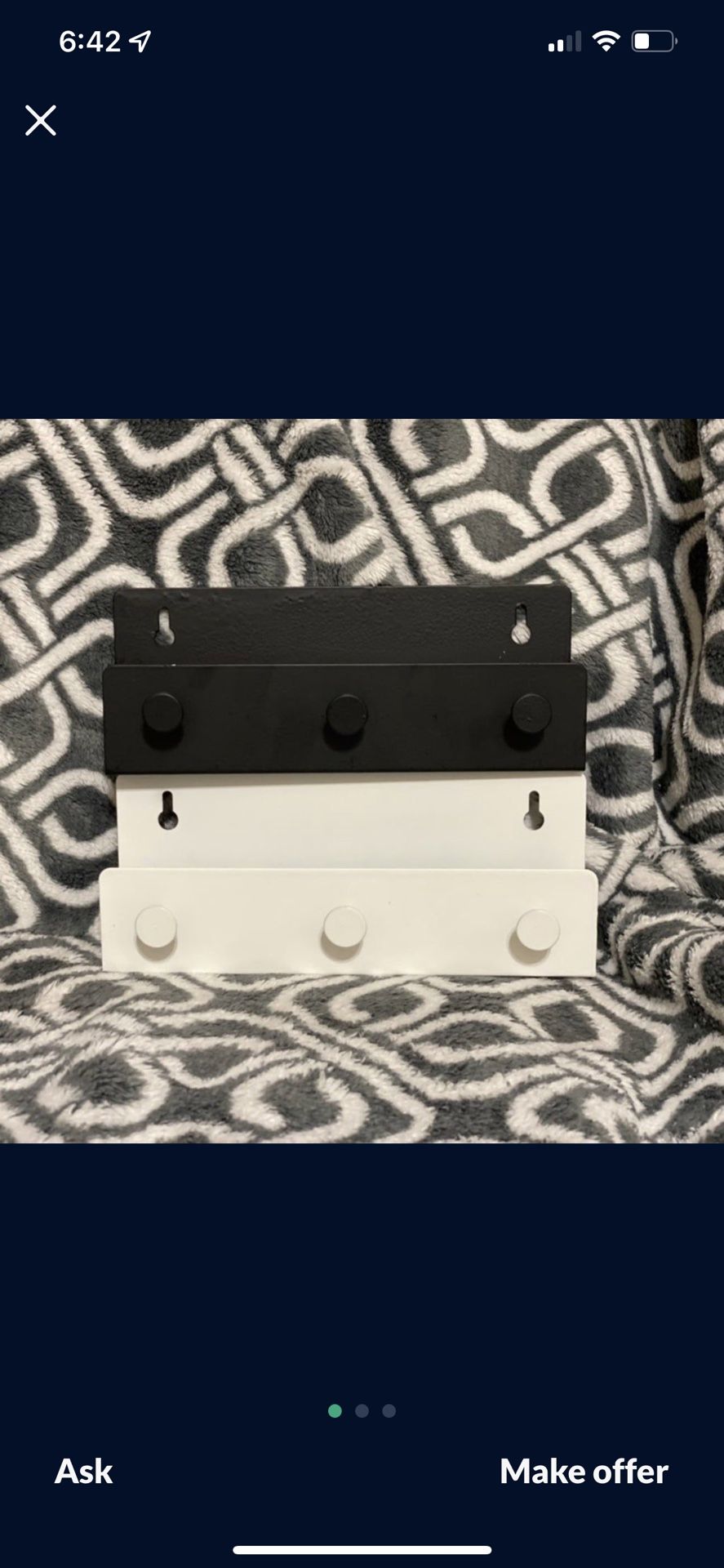 Set Of 4 Key/Mask/Mail Holder Shelf - 3 Pegs (includes 2 Black 2 White Shelves)