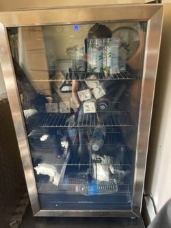 Insignia 115 can beverage cooler like new