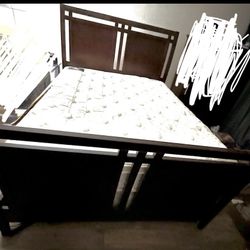 **FREE** Queen Size Bed Set (nightstand $50)