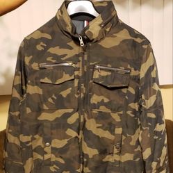 Men's Tommy Hilfiger Water & Wind Resistant Jacket Size Medium 