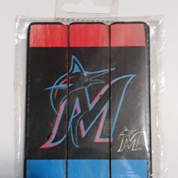 MIAMI MARLINS 3" x 4" DISTRESSED TEAM MAGNET