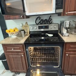 Microwave And Oven + Stovetop