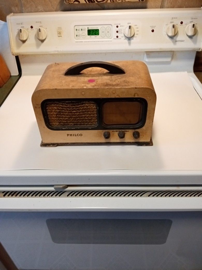 Philco Vintage (Tube) Radio
