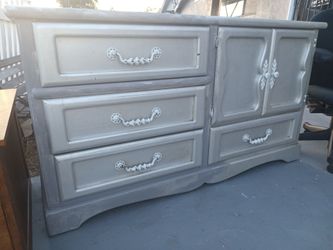 Dresser