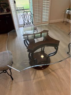 Kitchen/dining room table