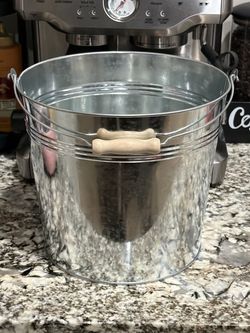 Metal Buckets (6 Pieces)