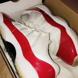 JORDAN 11s