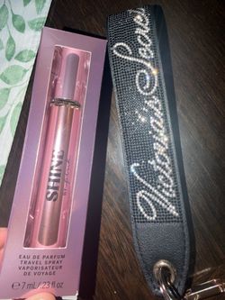Victoria keychain and spray