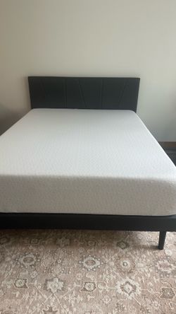 Mattress memory foam 12’ like new