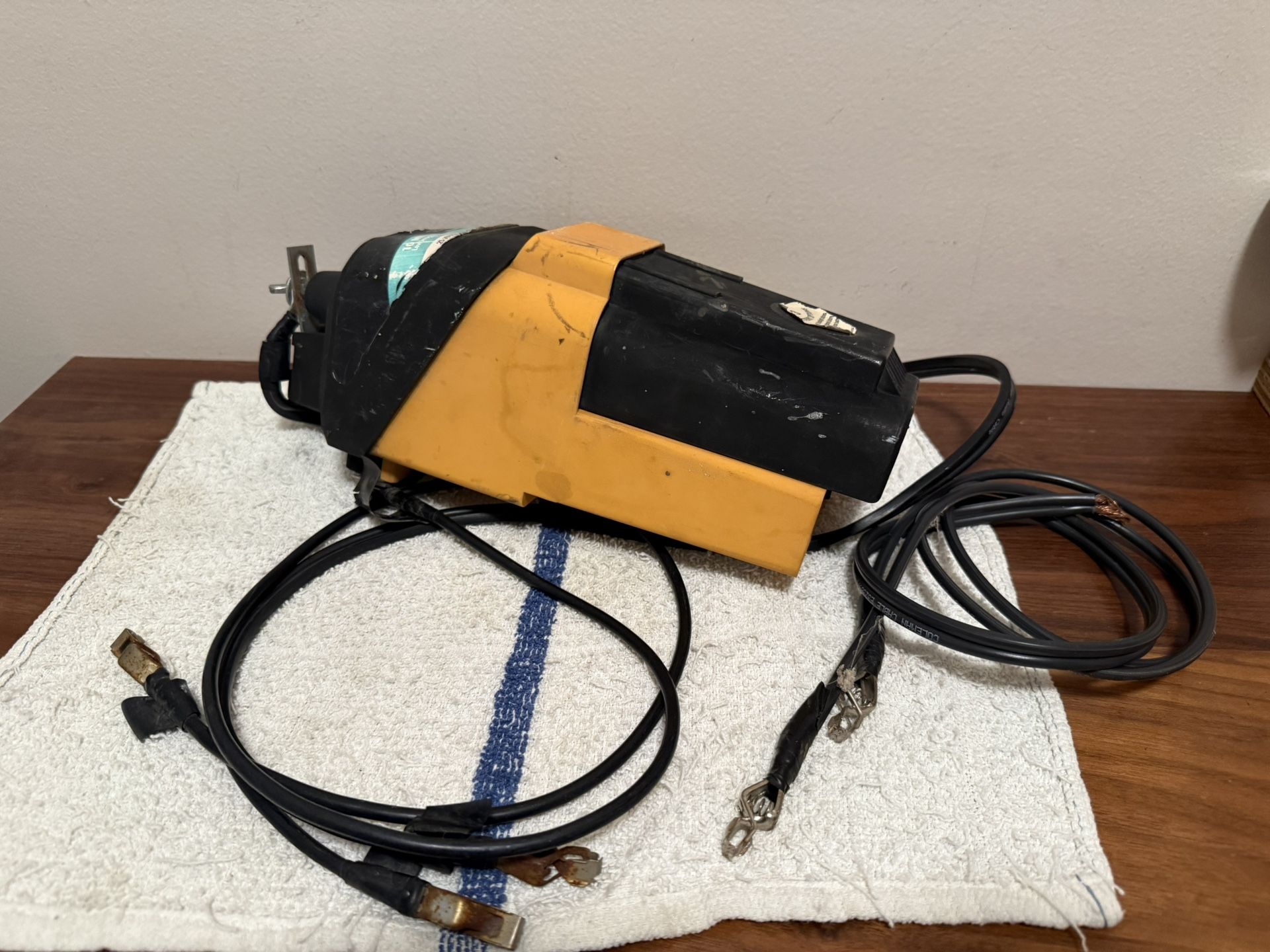 2 Battery Operated Low Impedance Fence Controller