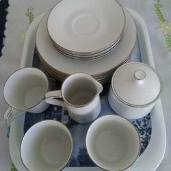 Noritake Reina 6450Q China Set.