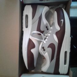 Nike AIR MAX 1 PRM size 10 Barely Used 