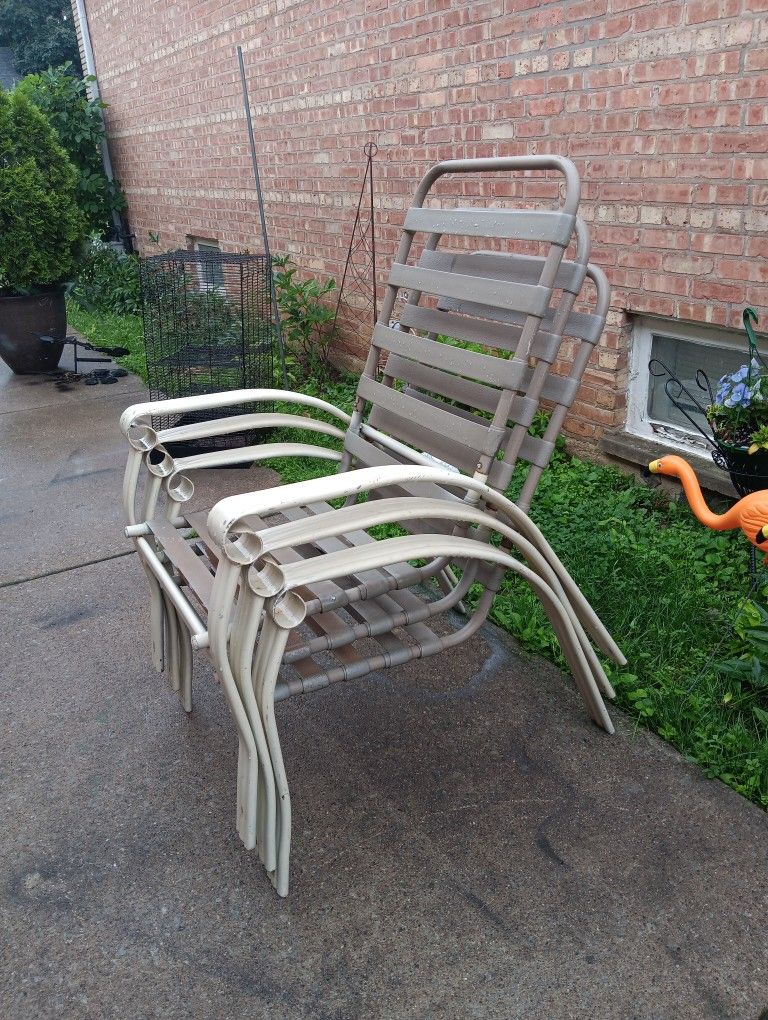 Set Of Three Pieces Stackable Metal Arm Chairs