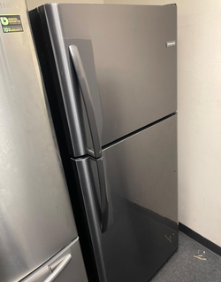 Frigidaire Top Mount Refrigerator Black - Efficient