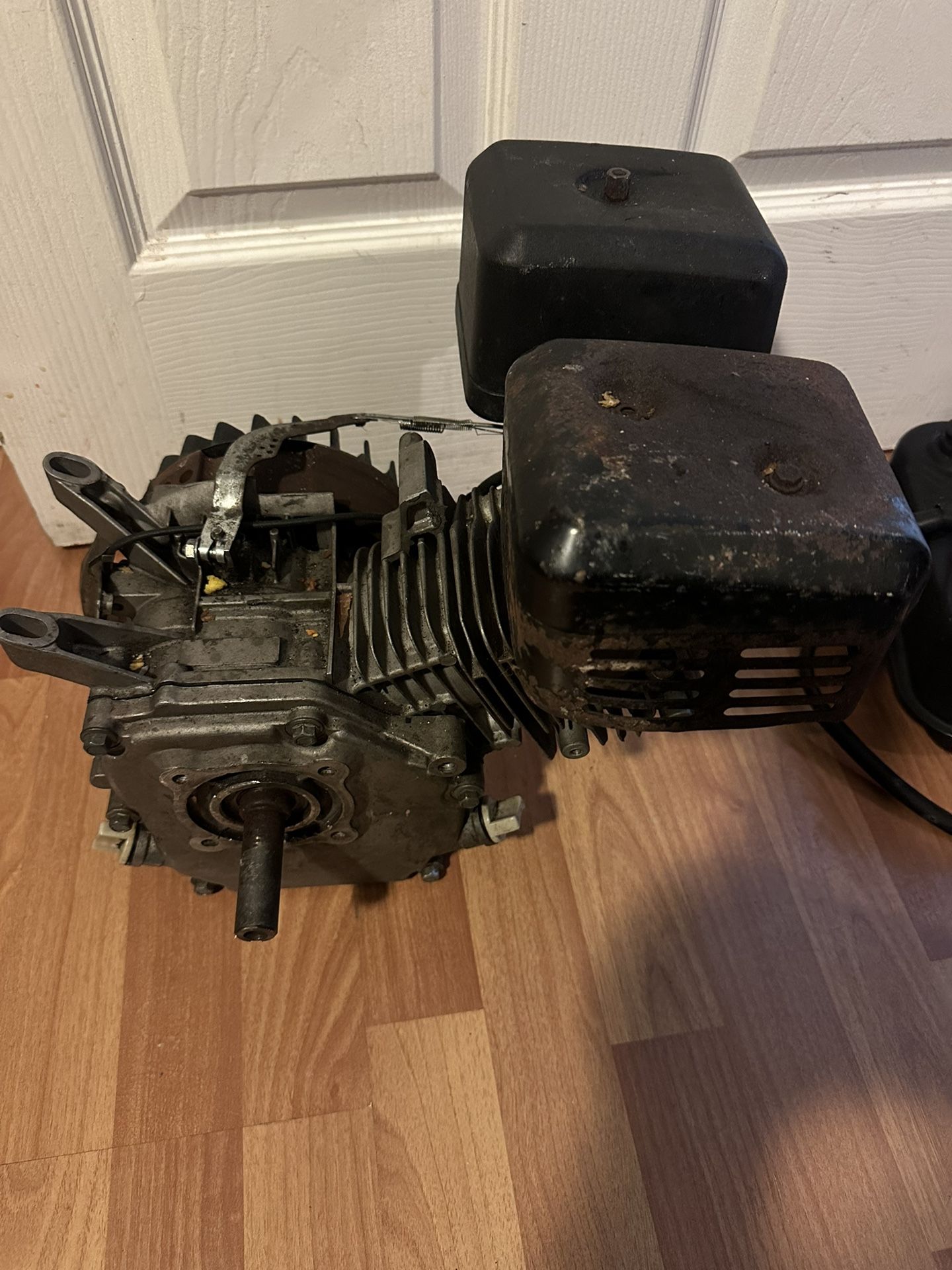 Briggs & Stratton Motor With Gas Tank For Parts Or Repair (untested)