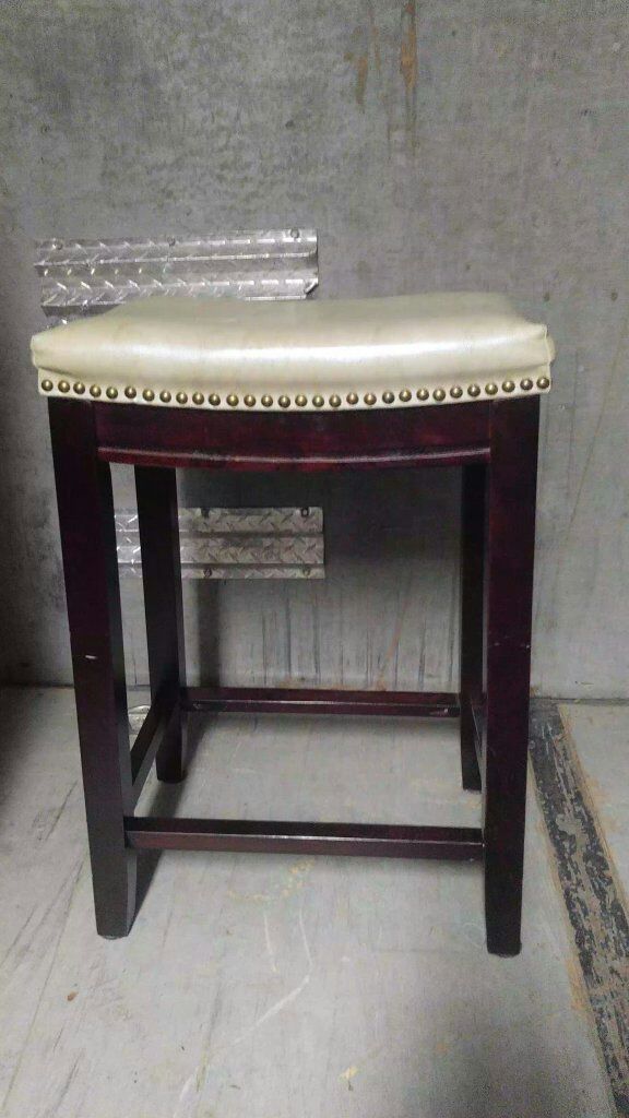 Very nice bar stool