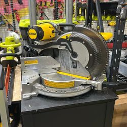 DEWALT 15 Amp Corded 12 in. Compound Double Bevel Miter Saw