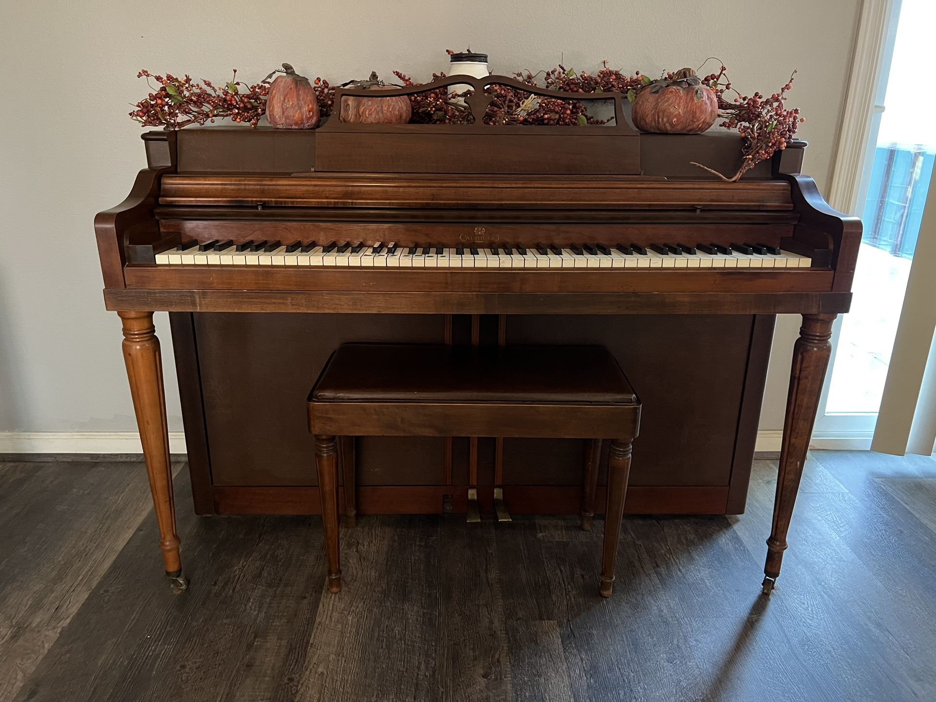 WURLITZER Upright Piano 