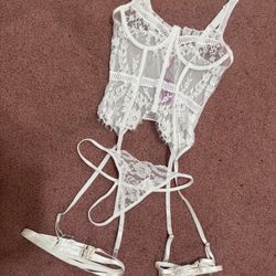 New White Lace Small Lingerie Set