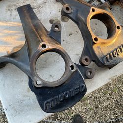 Fabtech 6” Lifting Spindles 99-06 Chevy/Gmc 