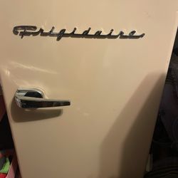 Pink Frigidaire (mini)