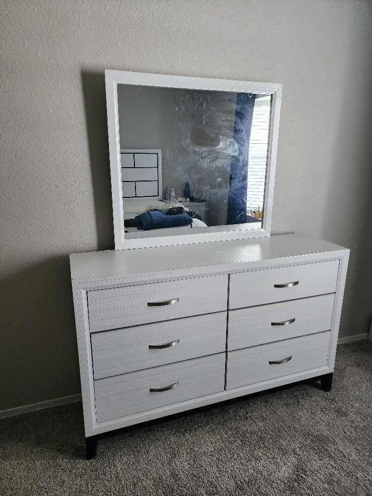 White Bedroom Set With Dresser