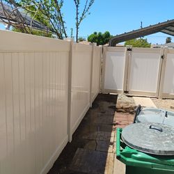 Vinyl Fence y Gates ..